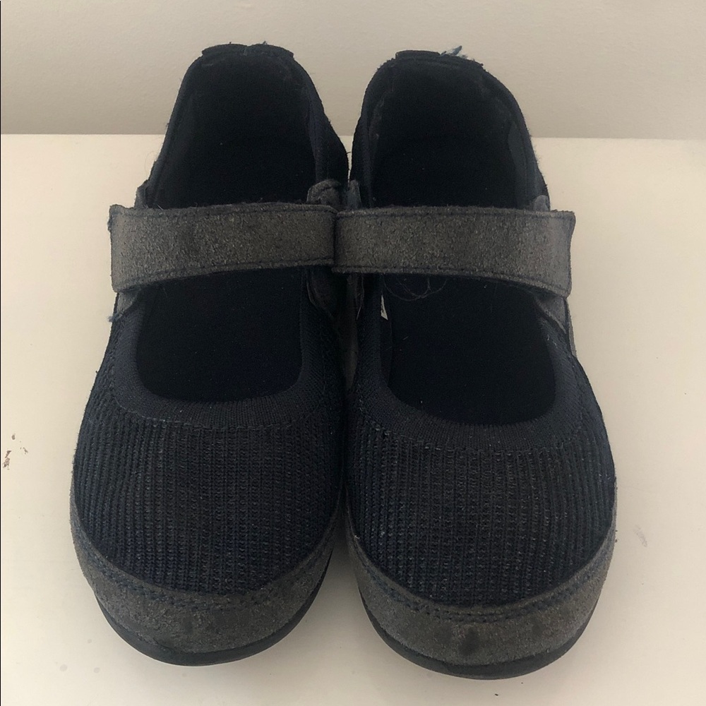 Lands’ End - Navy Mary Jane Velcro Girls Size 2 Shoes
